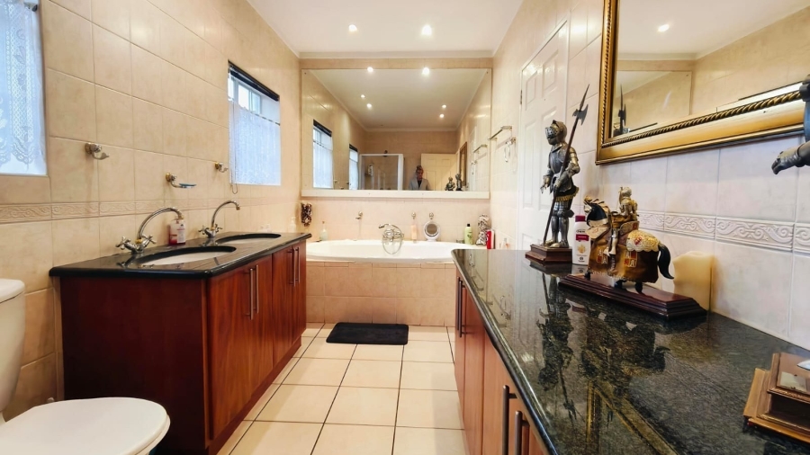 3 Bedroom Property for Sale in Van Der Hoff Park North West